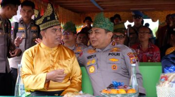 Bupati Meranti Buka Festival Perang Air Cian Cui Imlek 2577 di Selatpanjang